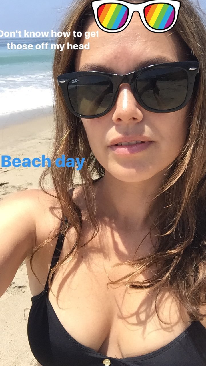 rachel-bilson-beach-selfie-02.jpg