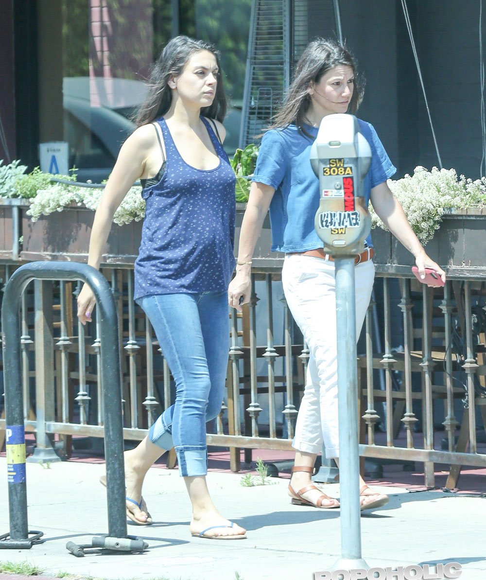 mila-kunis-blue-blue-mid-june-04.jpeg