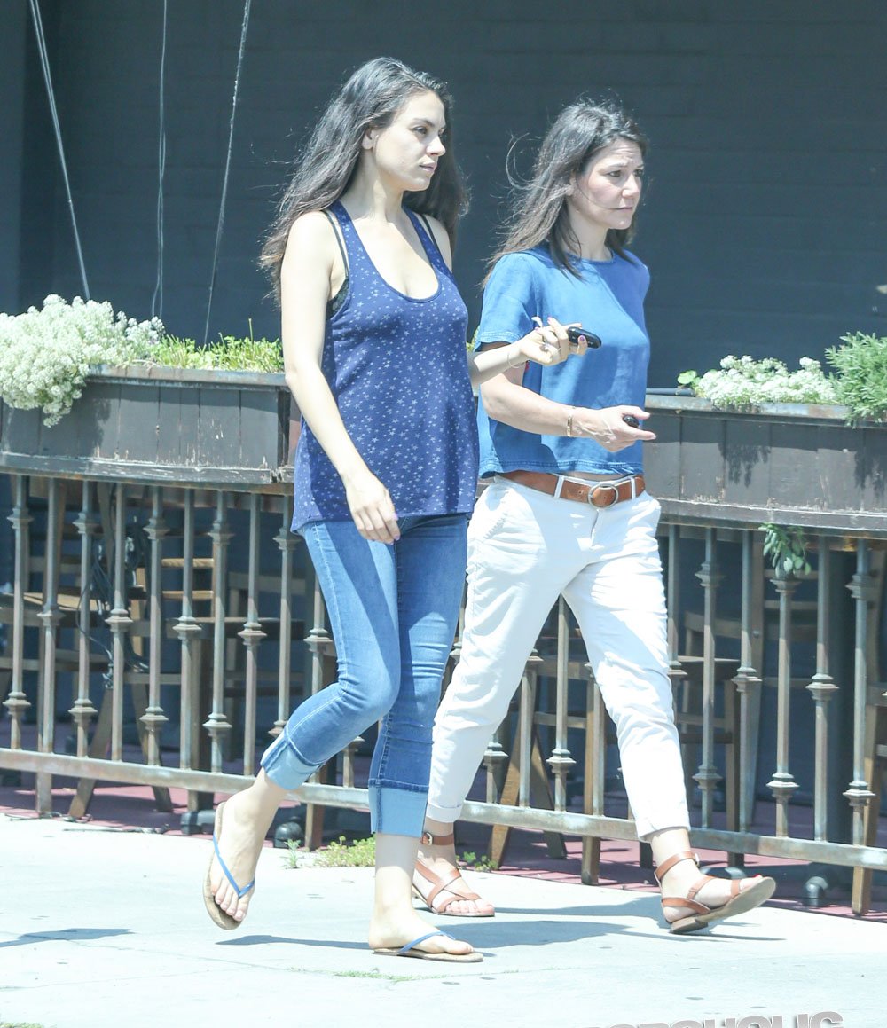 mila-kunis-blue-blue-mid-june-07.jpeg