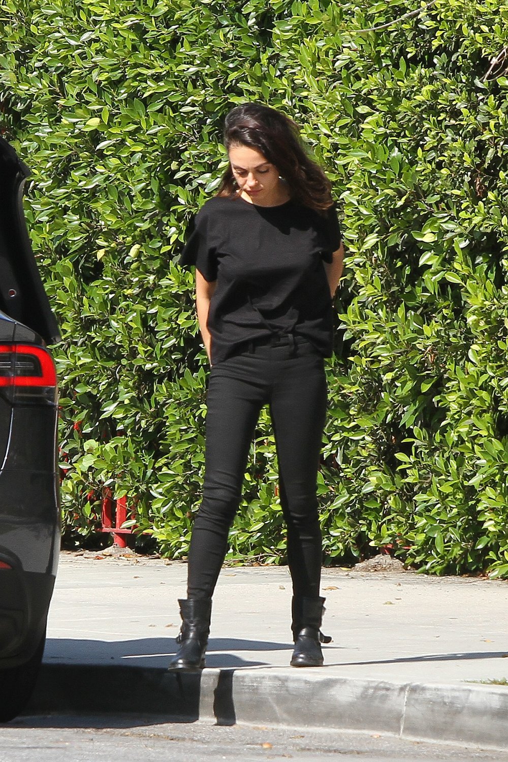 mila-kunis-out-in-la-4618-1.jpg