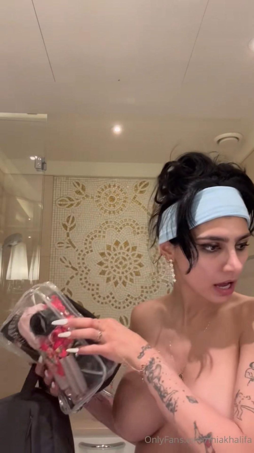 mia_khalifa_nude_bathroom_prep_onlyfans_video_leaked-TYKBTE.jpg