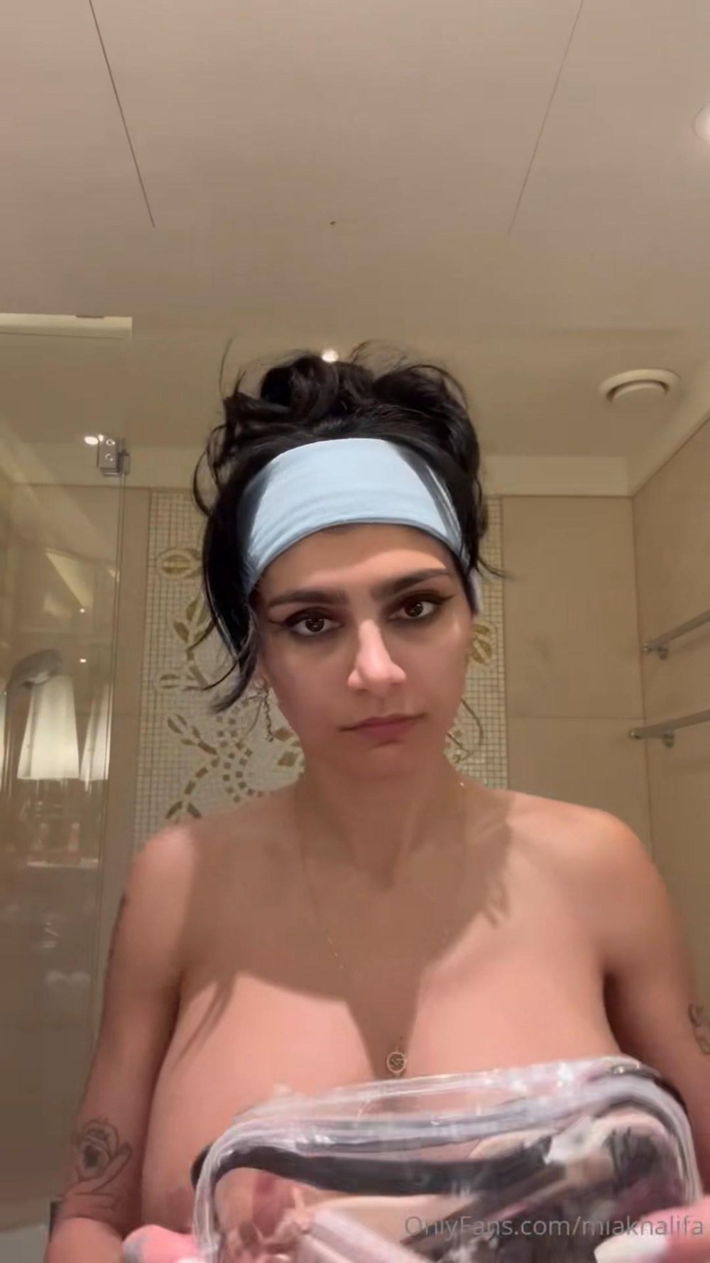 mia_khalifa_nude_bathroom_prep_onlyfans_video_leaked-NECRQO.jpg