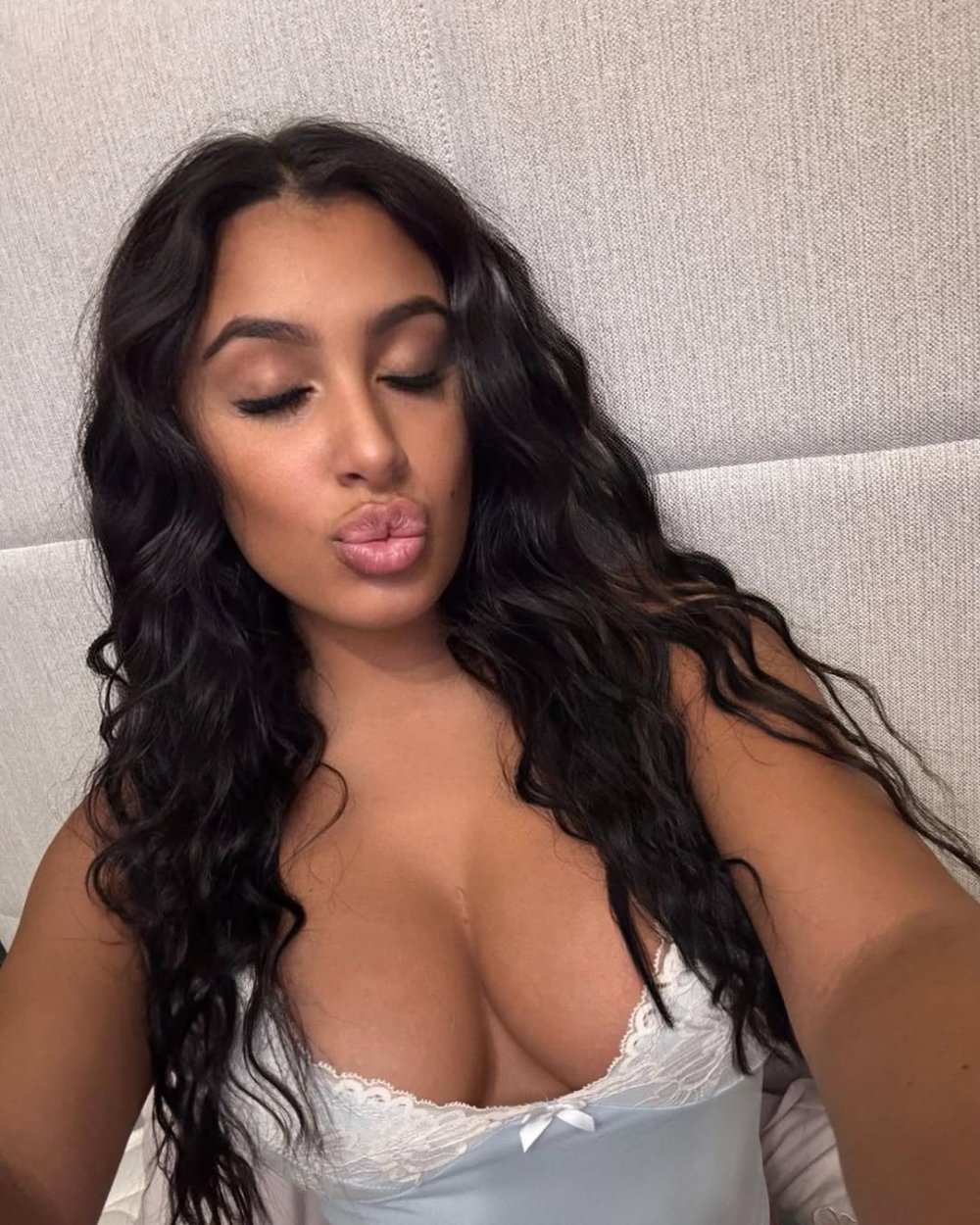 Mes bb je vous régale ce soir 🫦 l’abo est à 1€ avec le code « HOT » Lien en bio.jpg