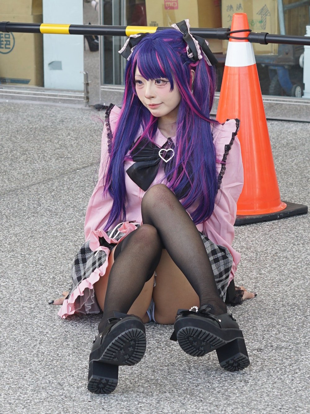 Mlining_Lin_as_Ai_Hoshino_sitting_upskirt_on_the_ground,_front_view_20241103b.jpg