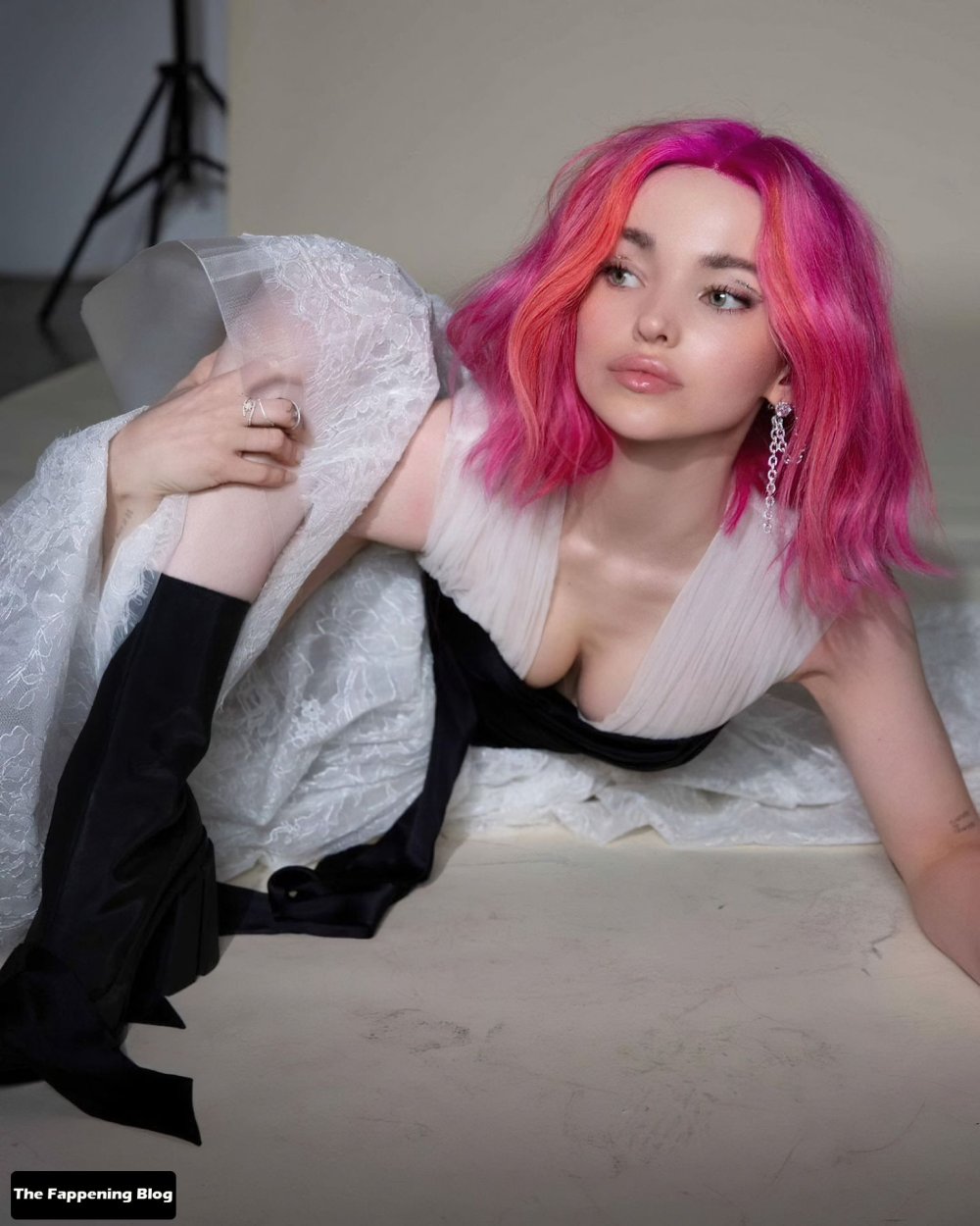 Dove-Cameron-Sexy-Boobs-1-1-thefappeningblog.com_.jpg