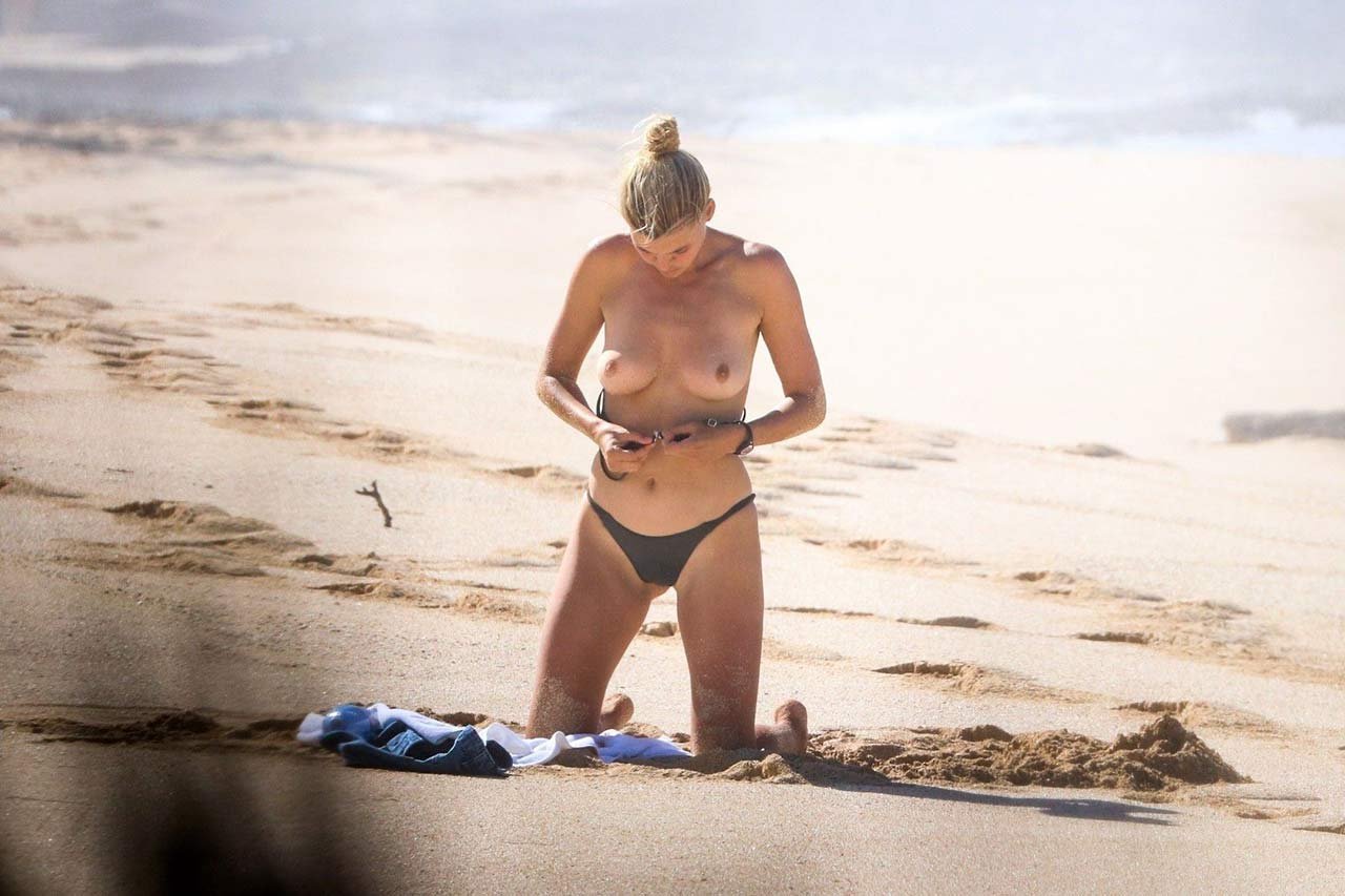1029201948864_48_12-Kelly-Rohrbach-Topless-TheFappeningBlog.com-9.jpg