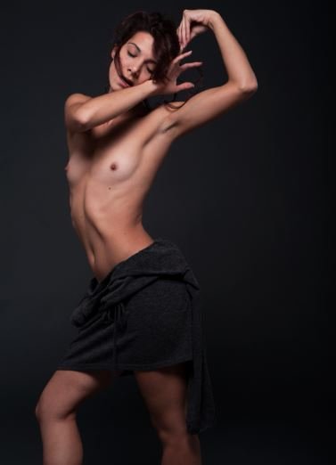 Giulia Ramires Topless 6.JPG