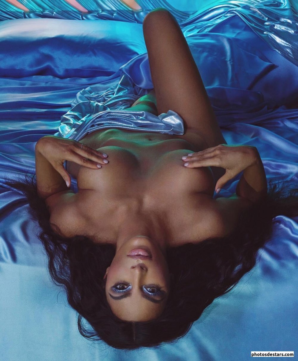 Kim_Kardashian_portrait,visage,shooting,nu,seins,topless_1540039344.jpg