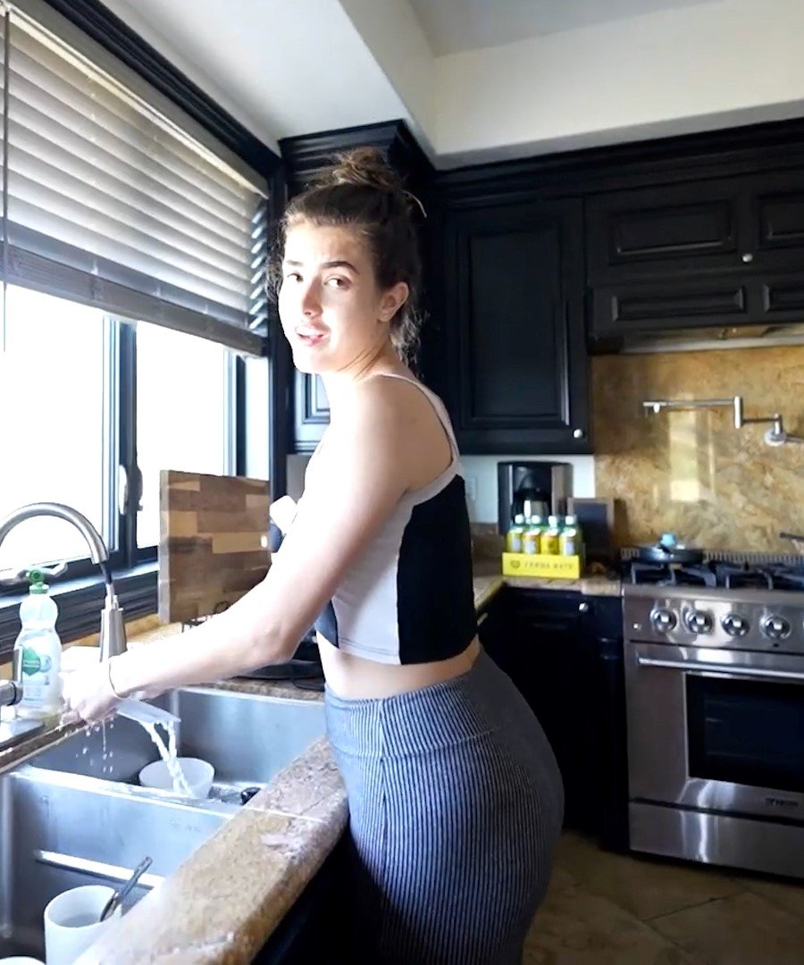 botezvlogC1203.00_00_00_08.Still03338db716176093ce6.jpg