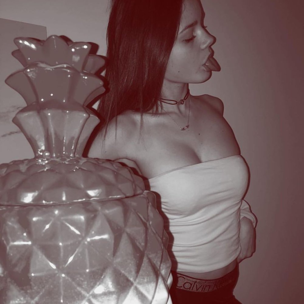 julialecalvezfan_84754504_2555551501362590_6719069734561561480_n.jpg