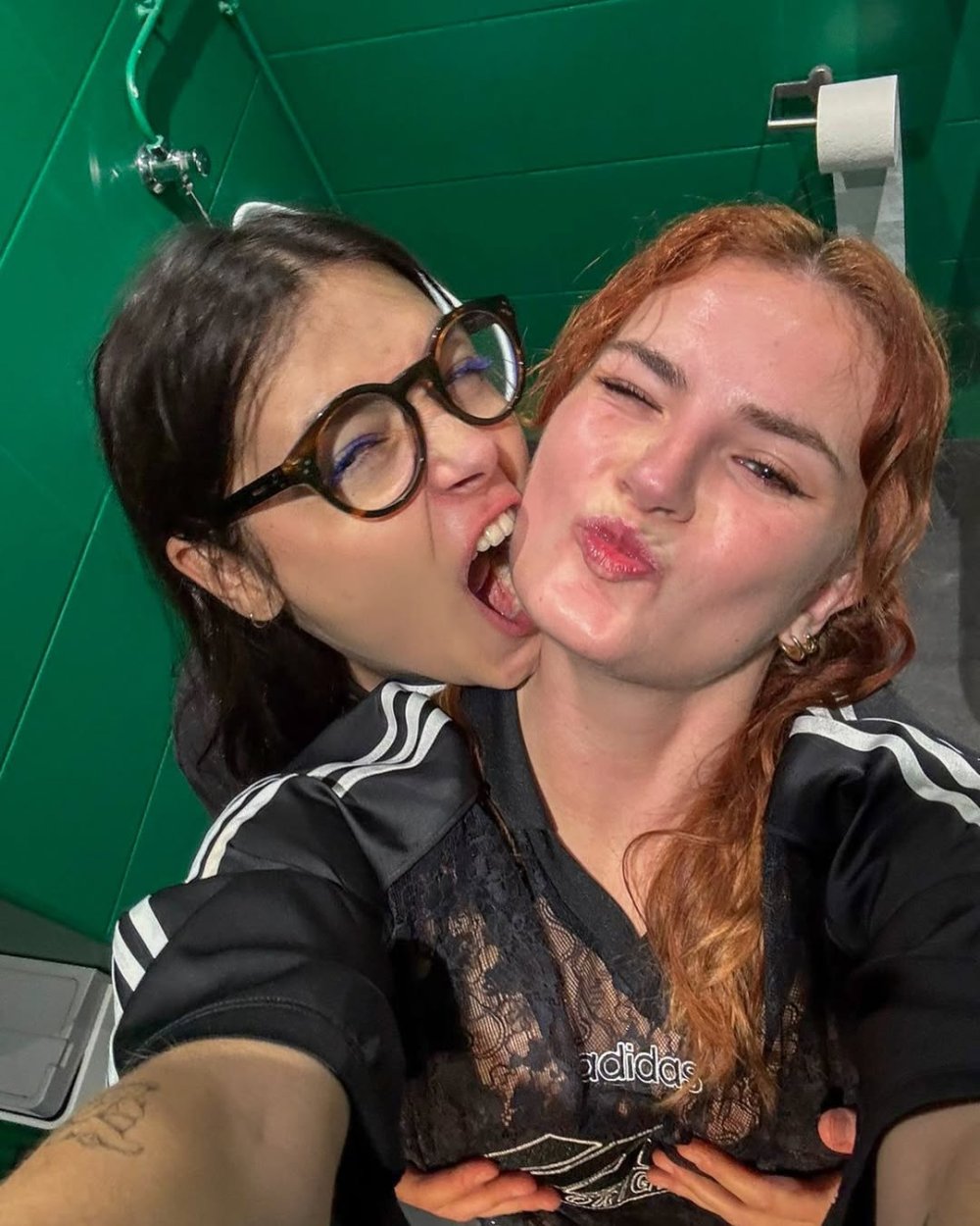 23 ans, beaucoup d’amour, un entourage que j’aime à la folie et comme je l’ai toujours rêvé, d...jpg