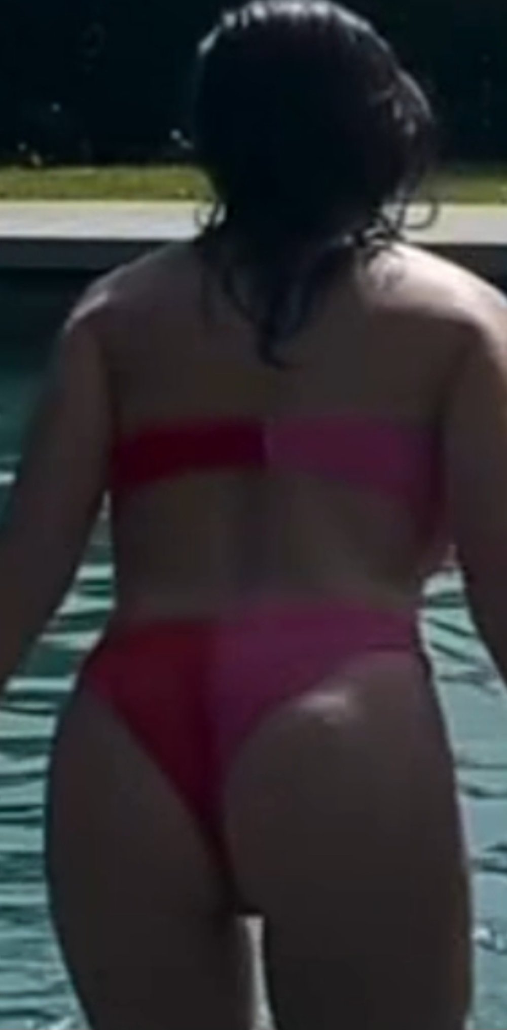 Jade bikini strng pool vila vid insta3.jpg