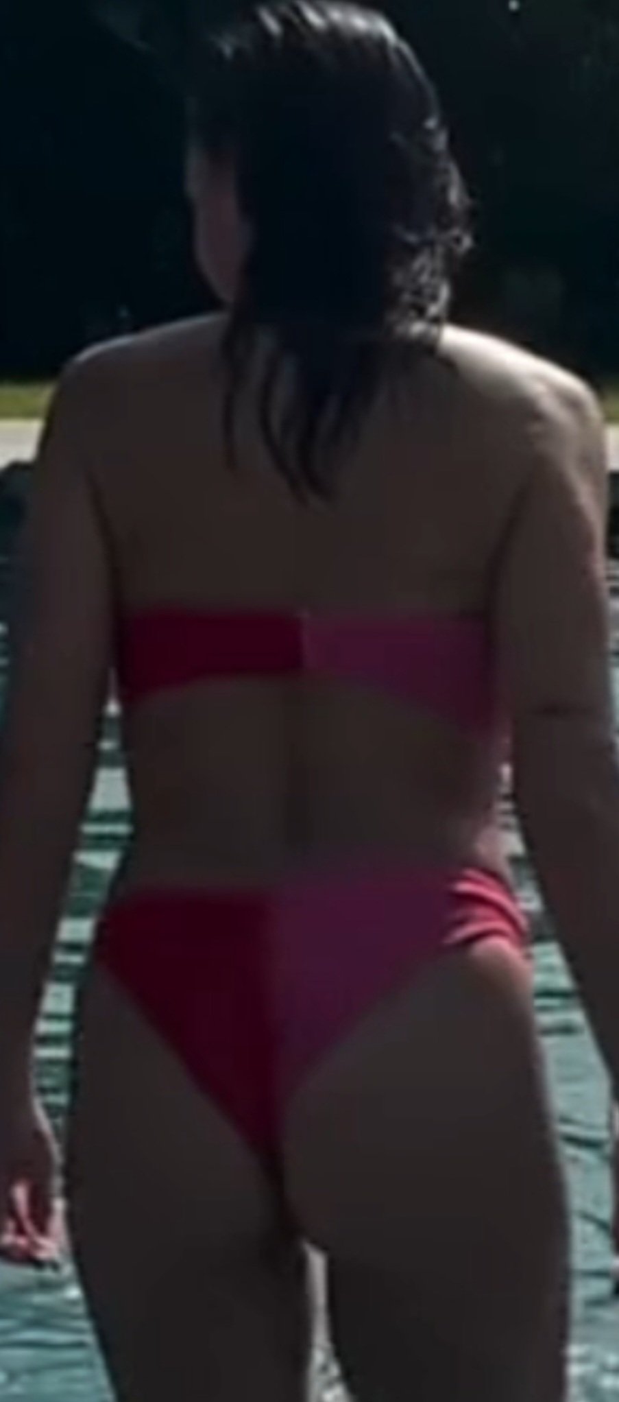 Jade bikini strng pool vila vid insta1.jpg