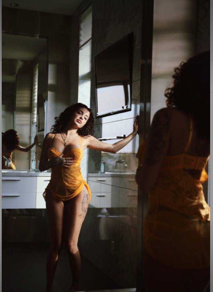 malu_trevejo_sexy_lingerie_teasing_onlyfans_set_leaked-GPREJG.jpg