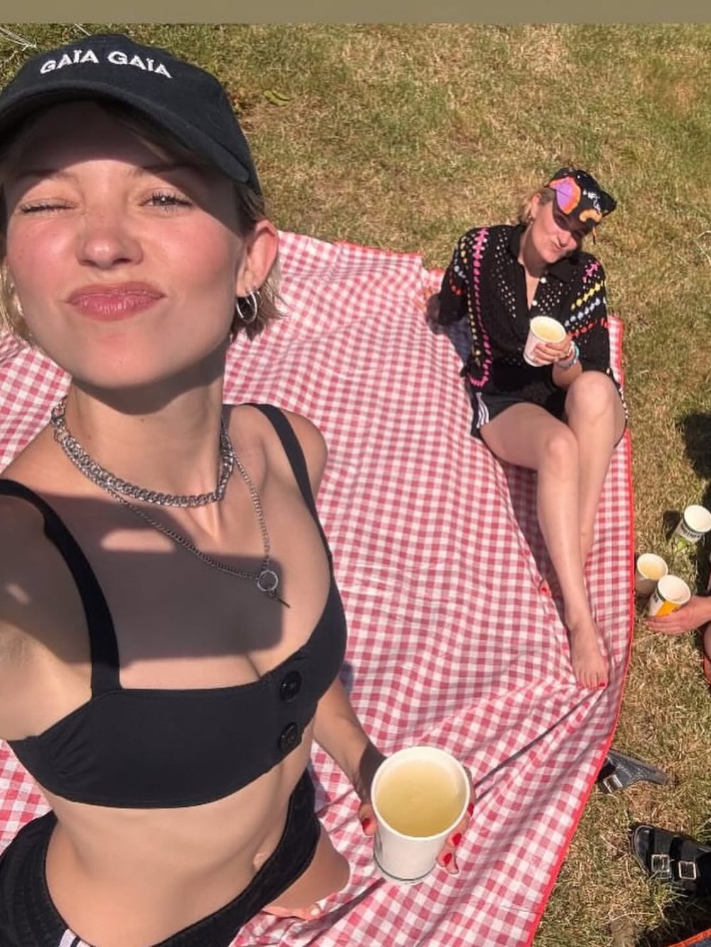 @angele_vl au @glastofest ce week-end avec des amis 🇬🇧✨💃🏼#angele #glastonburyfestival #glaston...jpg