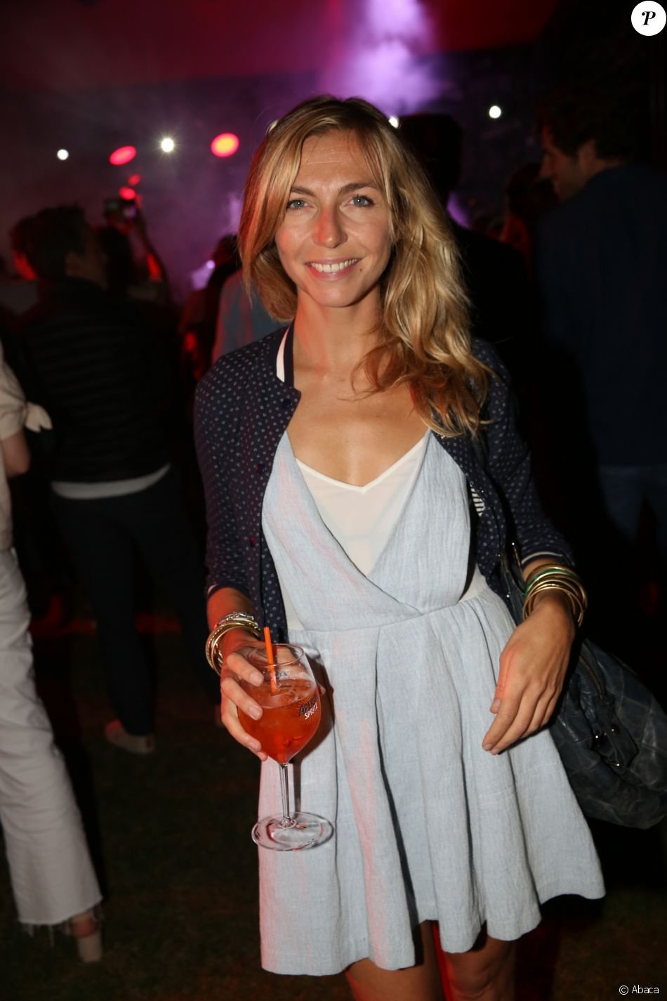 4318121-amelie-etasse-lors-de-la-soiree-d-ouvert-950x0-1.jpg