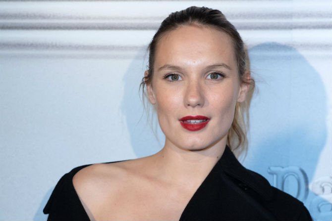 Ana-Girardot-la-star-de-La-Flamme-Canal-maman-pour-la-premiere-fois.jpg