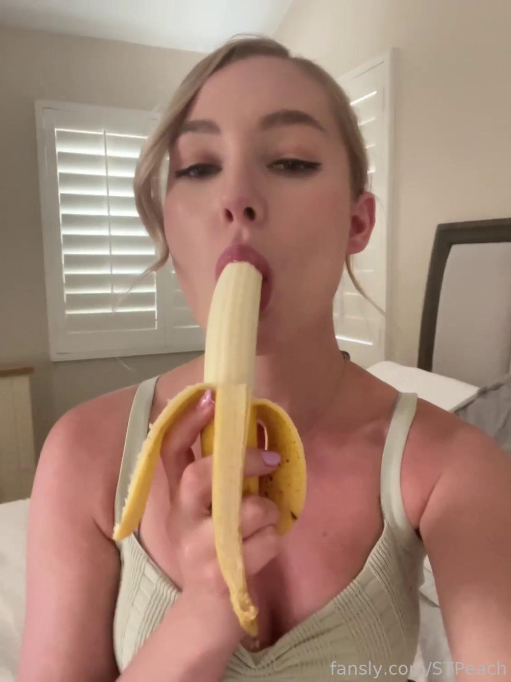 stpeach_banana_deepthroat_fansly_video_leaked-AUPSVT.jpg