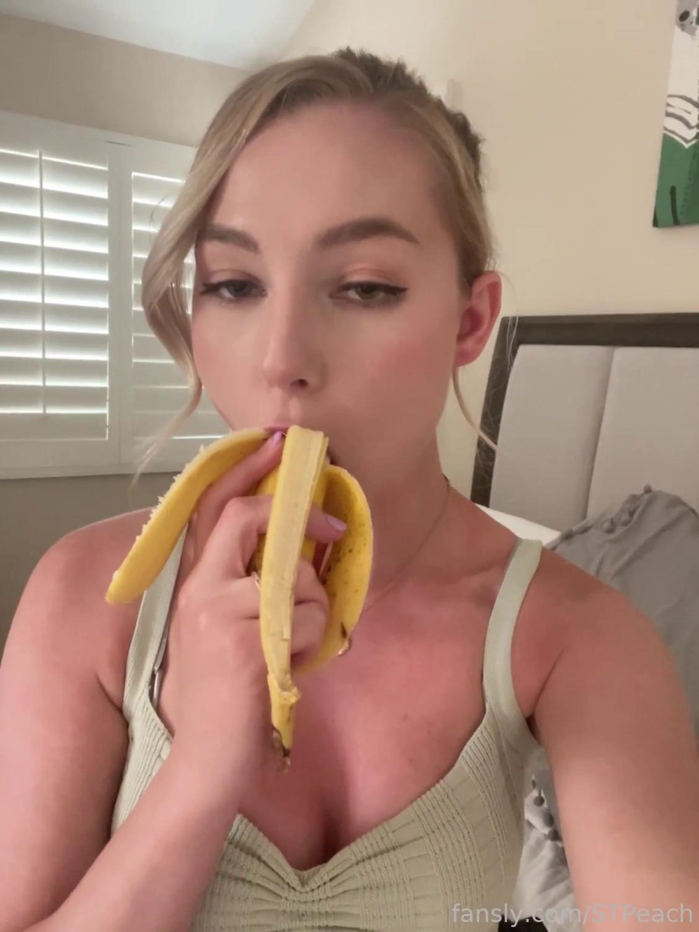 stpeach_banana_deepthroat_fansly_video_leaked-DEDNXG.jpg