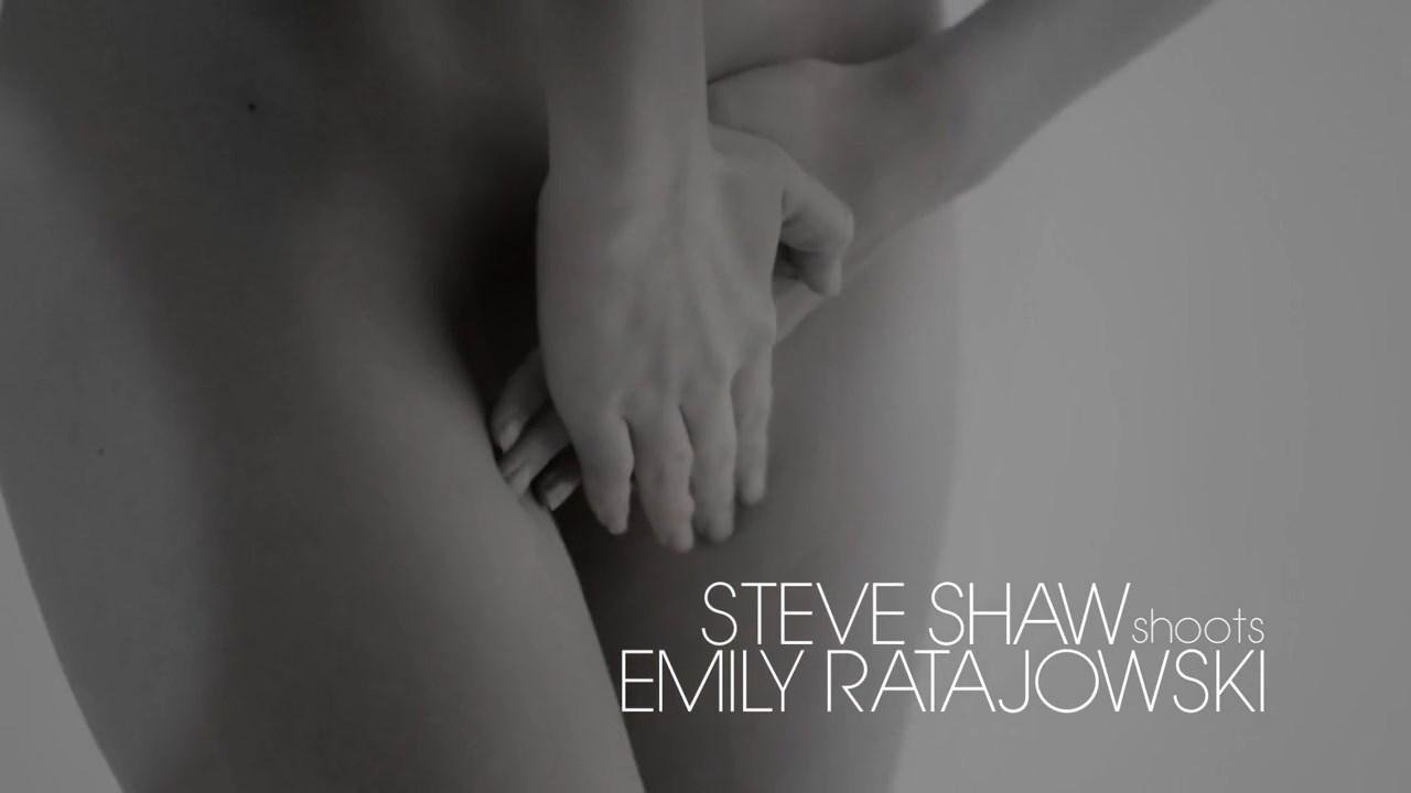 emily_ratajkowski_treats_nude_bts_video_leaked-EYZCRG.jpg