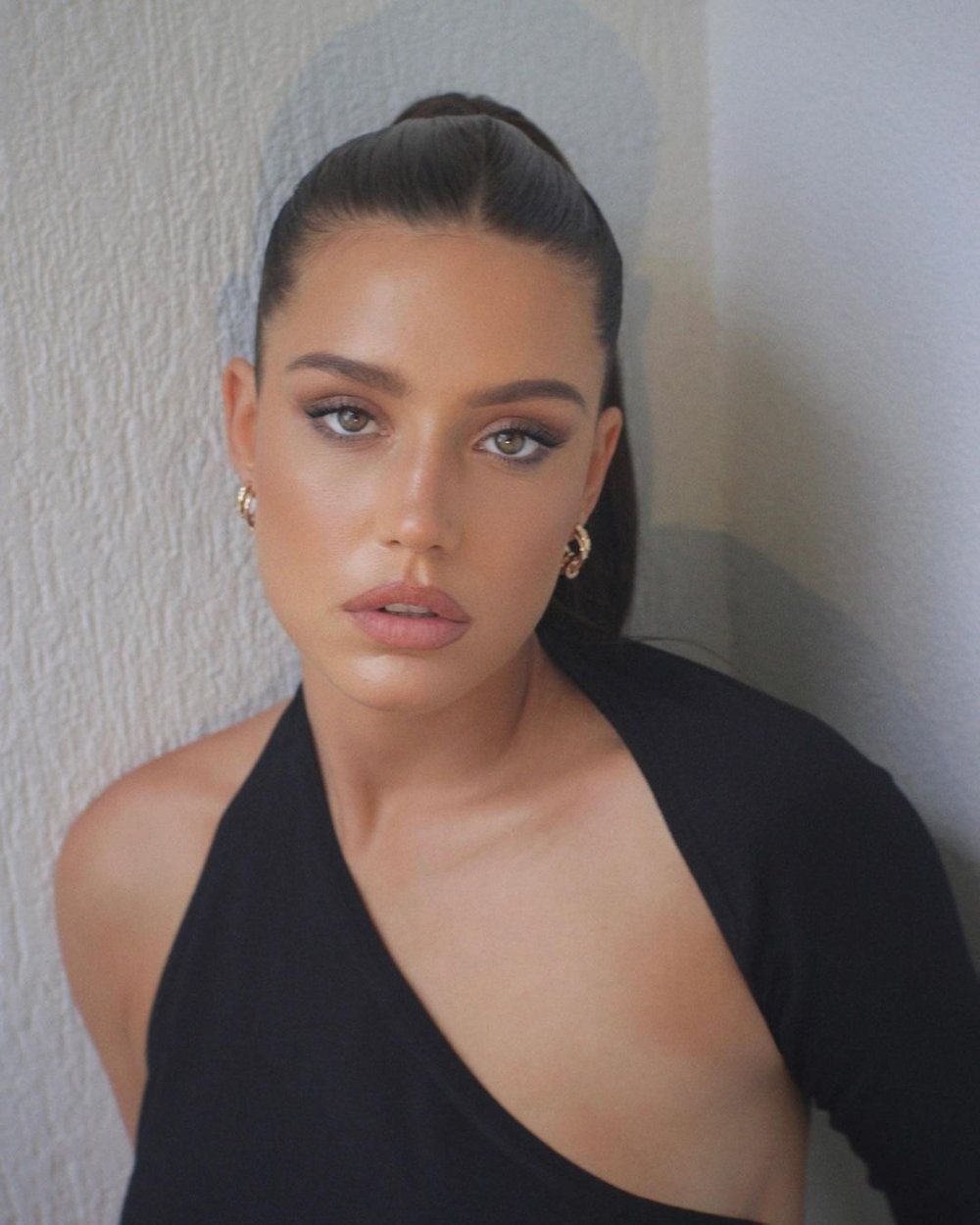 adeleexarchopoulos-post-2022_05_27_20_13.jpg