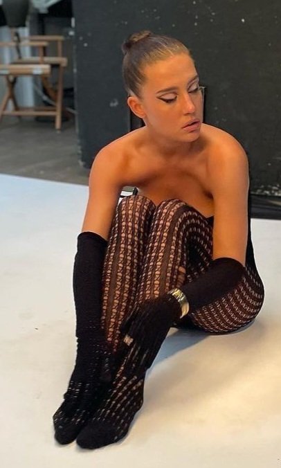 adeleexarchopoulos-post-2023_01_10_19_30-1.jpg