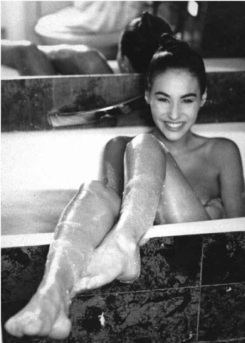 vanessa-demouy-nue-gros-seins-sexy-10.jpg