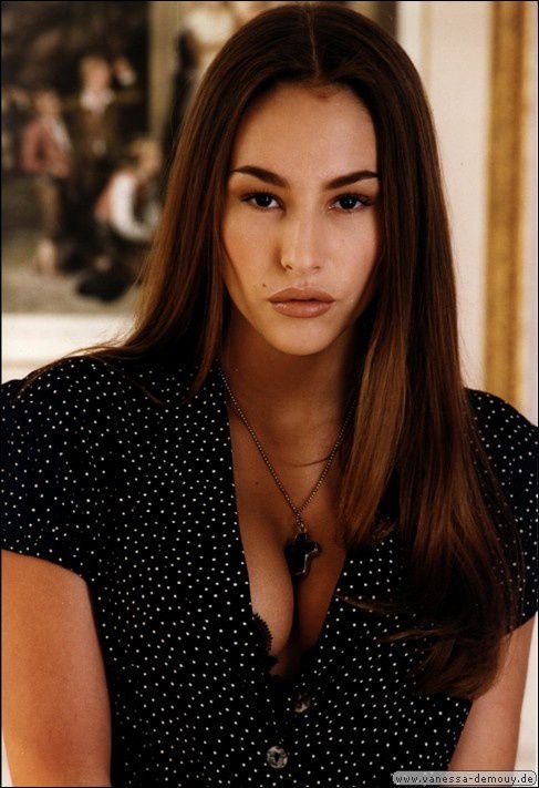 ob_9c09c3_487full-vanessa-demouy.jpg