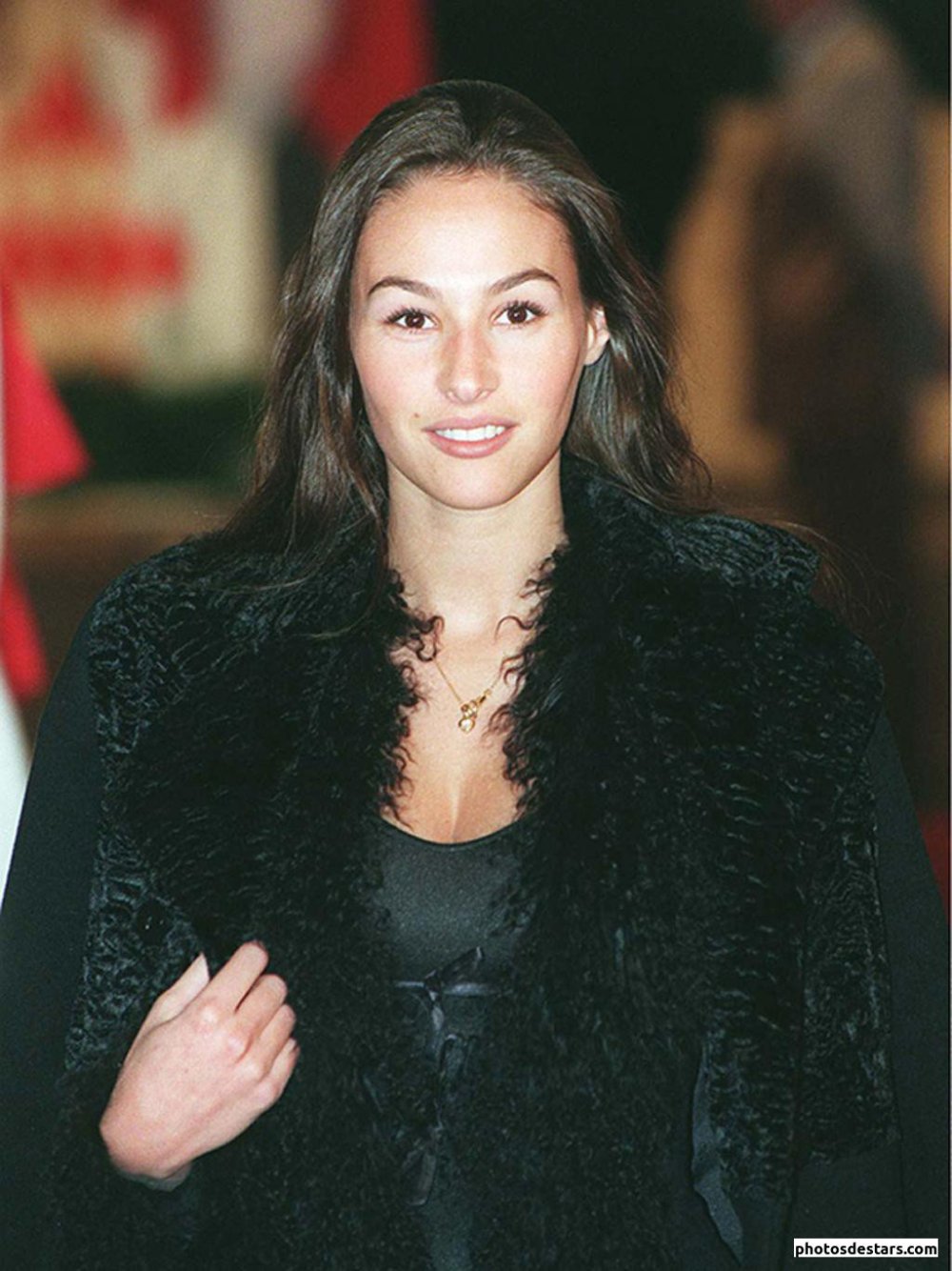 Vanessa_Demouy_portrait-visage-sourire-fourrure_1557010751.jpg