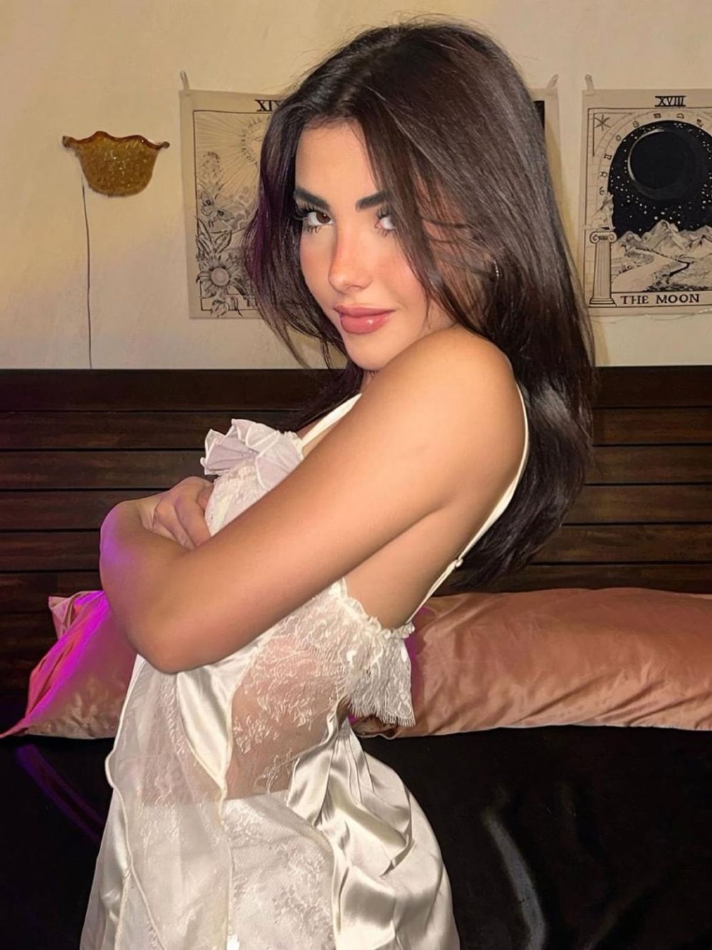 andrea_botez_sexy_white_lingerie_bed_set_leaked-NUIZNT.jpg