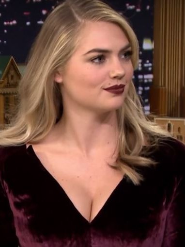 kate-upton-2017-tv-dark-lipstick-e1549123632127.jpg