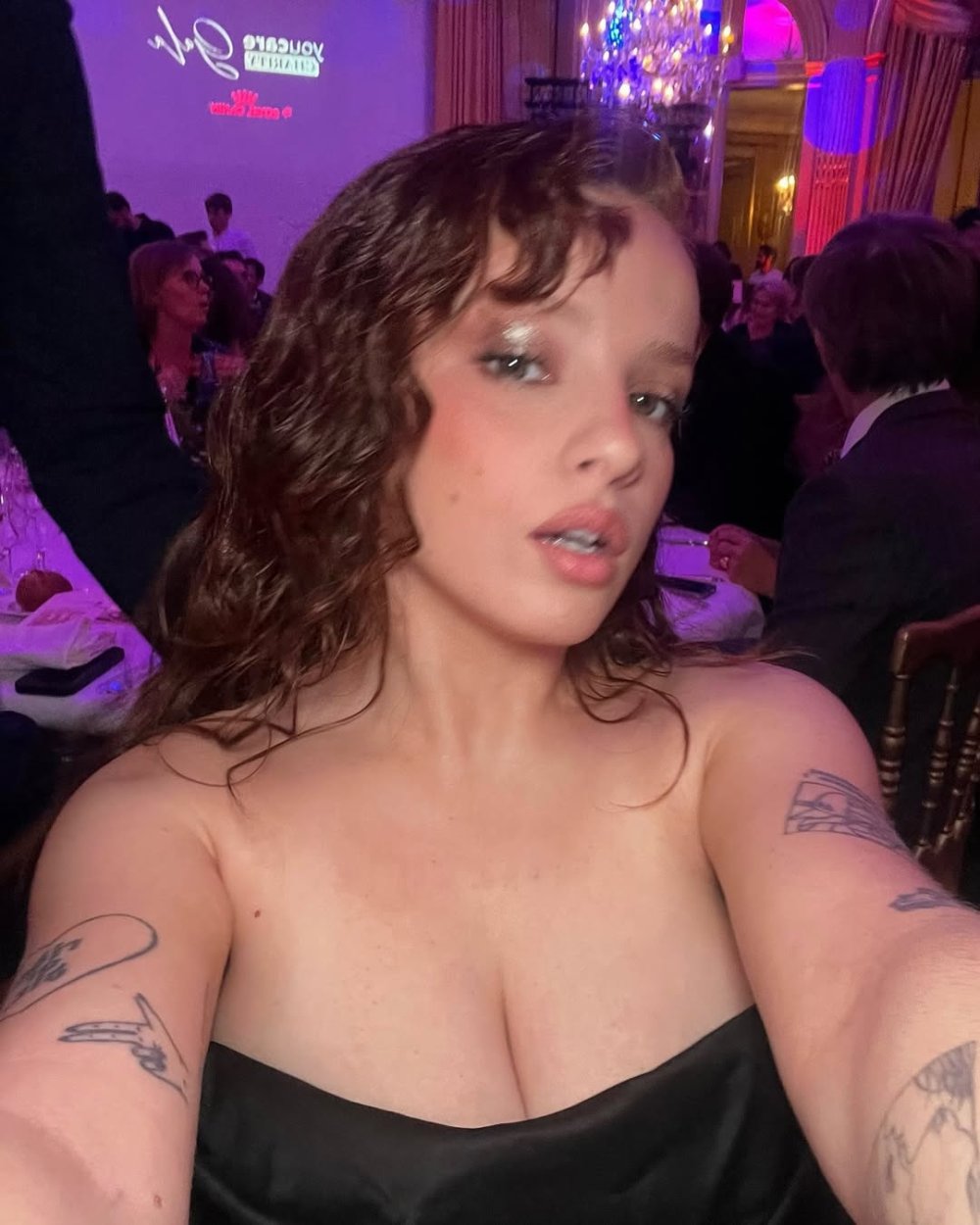 - @demeuremonday charity gala 🌹🕯️J’ai assisté à mon premier gala de charité et je suis super f...jpg