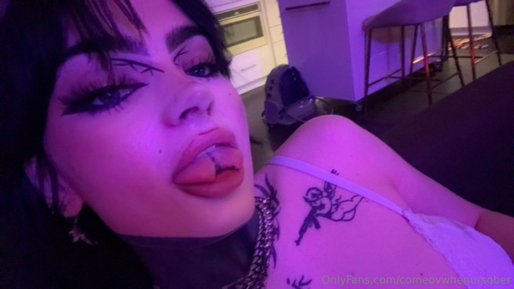 pics_comeovwhenursoberleakbysaintepoitrine_059.jpg