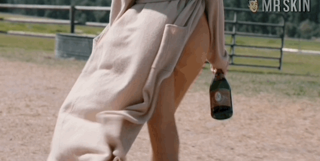 best-kelly-reilly-nude-scenes-in-yellowstone-as-gifs-beth-dutton-topless-and-in-the-tub-229df511.gif