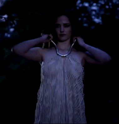 eva-green-seins-boobs-camelot.gif
