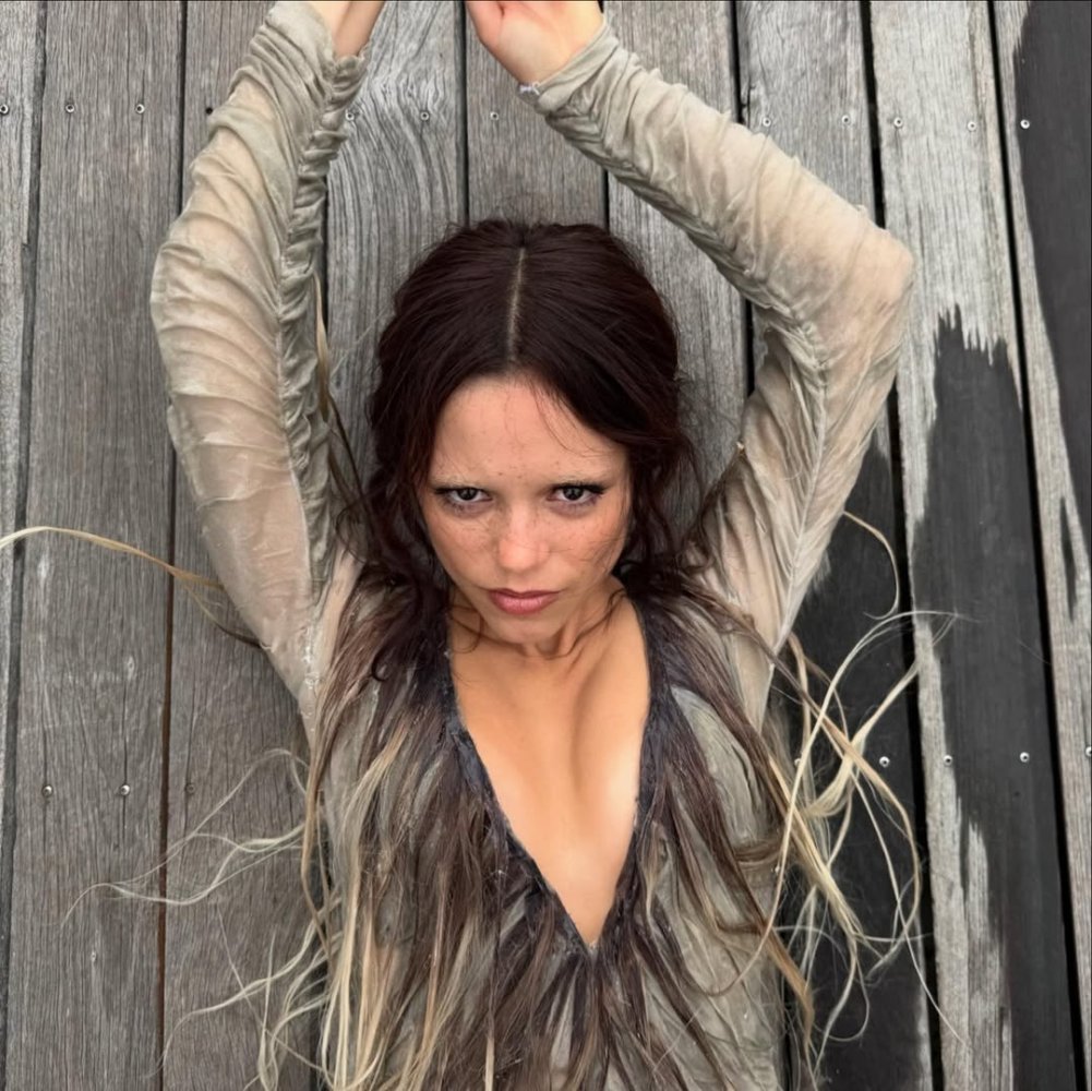 jennaortega_20250802_p_3690332110291455465_9_3690332092960597472.jpg