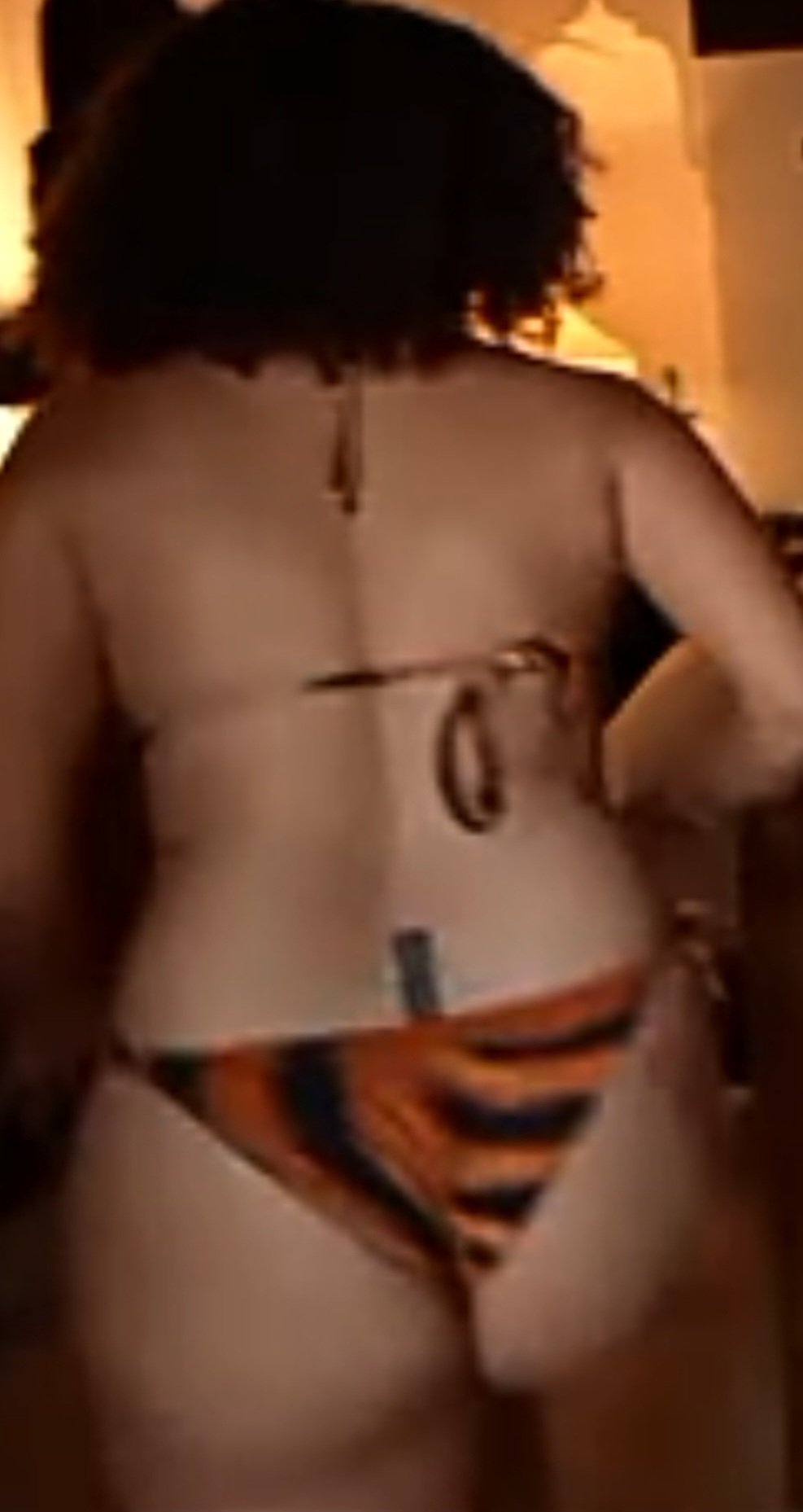 Lena bikistring chambre hotel youtu2.jpg