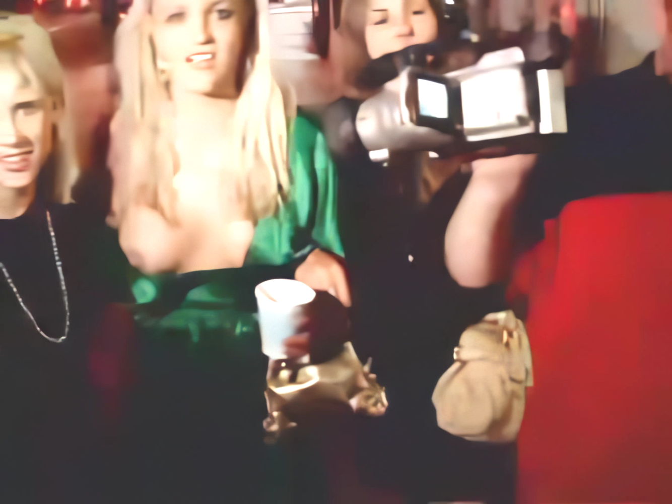 Britney_Spears_Wild_Night_Of_Partying_In_Hollywood_2007_4.00x_2560x1920_alq-12.mp4_000024691.png
