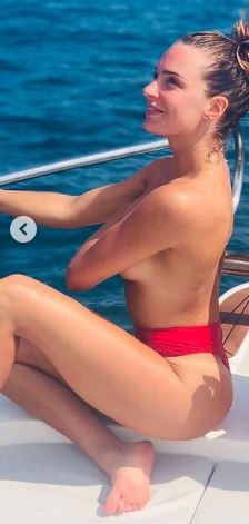Fiona Deshayes Sexy 5.JPG