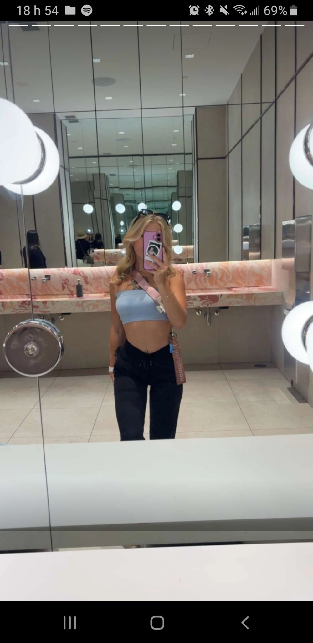 Screenshot_20250820-185430_Snapchat.jpg
