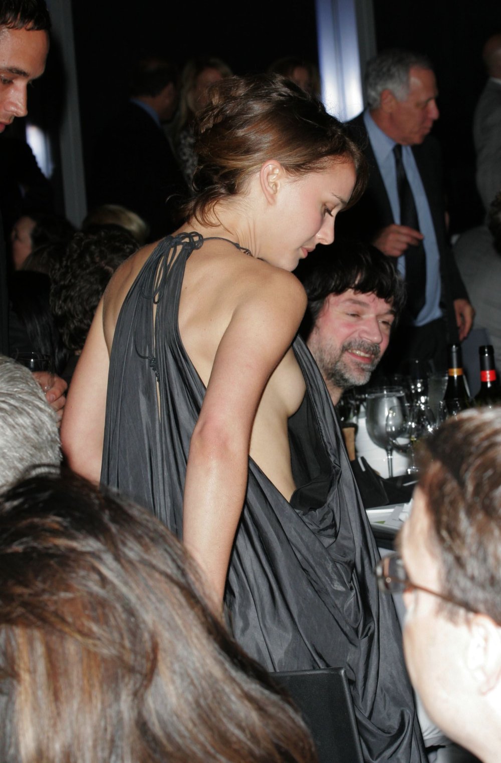 24965_natalie_portman_side_boob_13_122_369lo.jpg