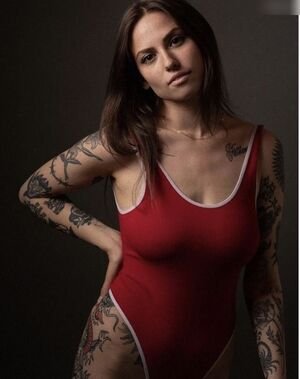 natalie-cuomo_0025_300px.jpg