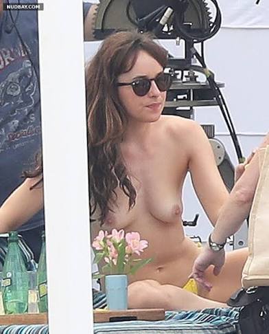 Dakota-Johnson-Leaked1360.JPG