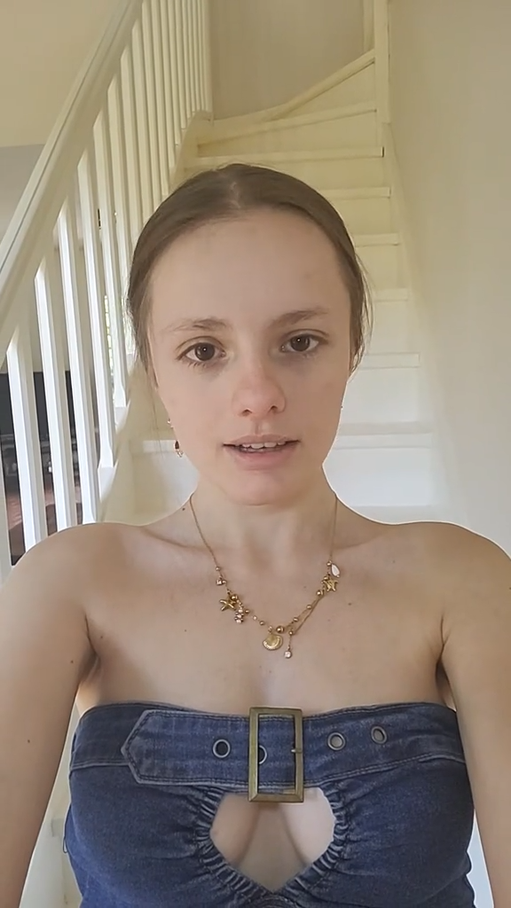 ssstik.io_@chloomrn_1749217086097.mp4_snapshot_00.01_[2025.09.14_17.54.06].png